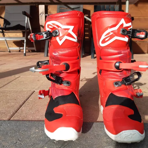 Youth Alpinestars Boots - Size 8