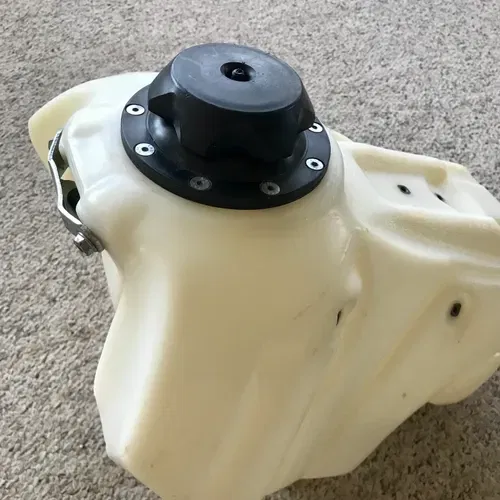 IMS Oversized Fuel Tank - 2.7 Gal