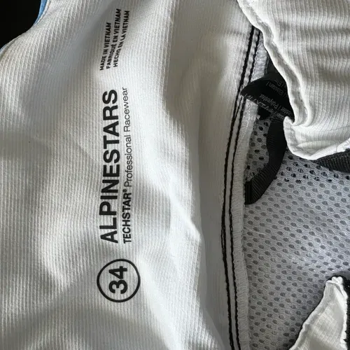 Alpinstar Riding Gear
pants jersey and gloves