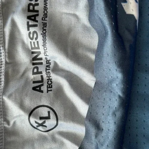 Alpinstar Riding Gear
pants jersey and gloves