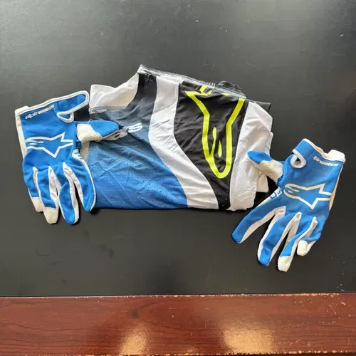 Alpinstar Riding Gear
pants jersey and gloves