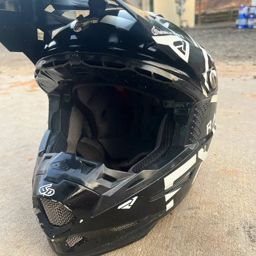 6D Helmets - Size M