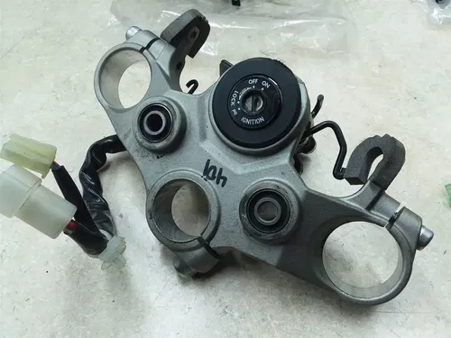 Yamaha 700 FZ07 Gas Tank Cap Ignition Switch Triple Clamp 2015 2016 UO AP-401