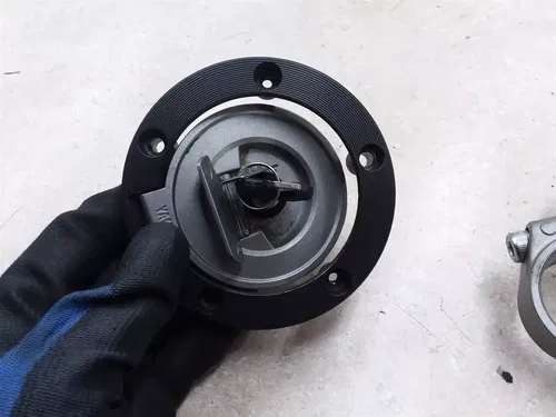 Yamaha 700 FZ07 Gas Tank Cap Ignition Switch Triple Clamp 2015 2016 UO AP-401