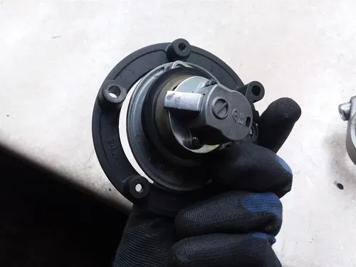 Yamaha 700 FZ07 Gas Tank Cap Ignition Switch Triple Clamp 2015 2016 UO AP-401