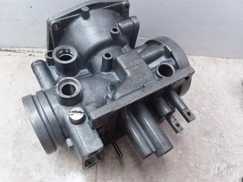 Yamaha XJ1100 Maxim Carburetor Right Inside Body #32 1982 1983 UO AP-390