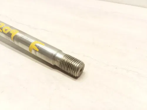 SUZUKI VX-800 1990 VX800 FRONT WHEEL AXLE & SPACER PA AP-209