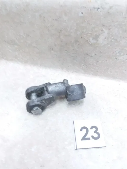 Suzuki 380 GT GT380 1972 Carburetor Slide Bar Bracket #23 1972 UO AP-356