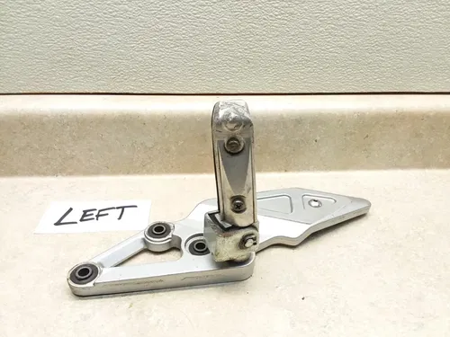 1995 Suzuki GSXR 1100 Left Front Footrest Mount Bracket GSXR1100-W PA AP-304