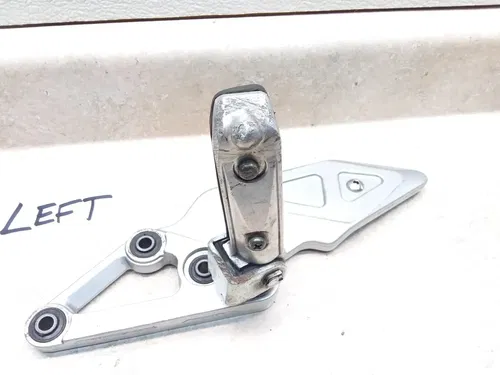 1995 Suzuki GSXR 1100 Left Front Footrest Mount Bracket GSXR1100-W PA AP-304