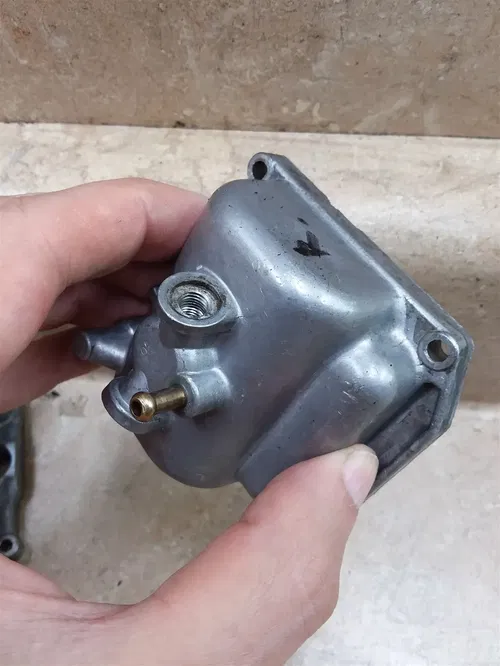 Suzuki GS550-E Carburetor Right Float Bowl #8 1977 1978 1979 UO AP-422