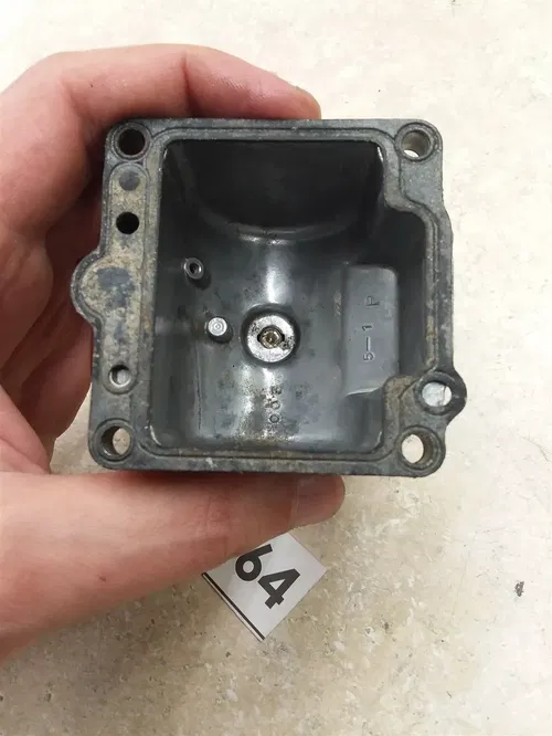 Suzuki GS1100-E-L Carburetor Float Bowl 1980 1981 #64 UO AP-395