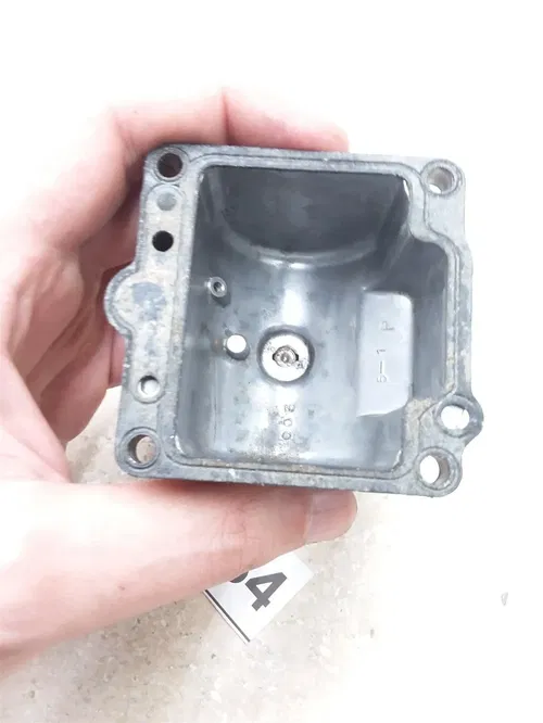 Suzuki GS1100-E-L Carburetor Float Bowl 1980 1981 #64 UO AP-395