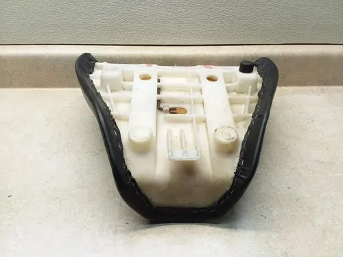 1995 Suzuki GSXR 1100 Front Seat Assembly GSXR1100-W PA AP-304