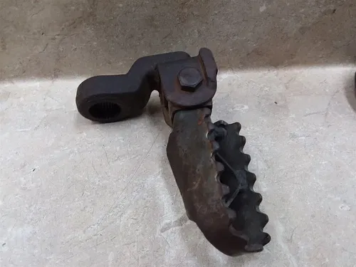 Yamaha 125 YZ YZ125 LEFT Step Front Footpeg Bracket Unit 1978 1979 PA AP-274