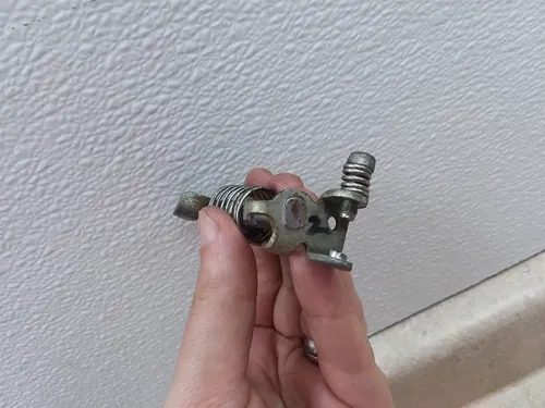 Yamaha XJ550 MAXIM SECA Carb LEFT Inside Throttle Shaft #27 SA AP-381