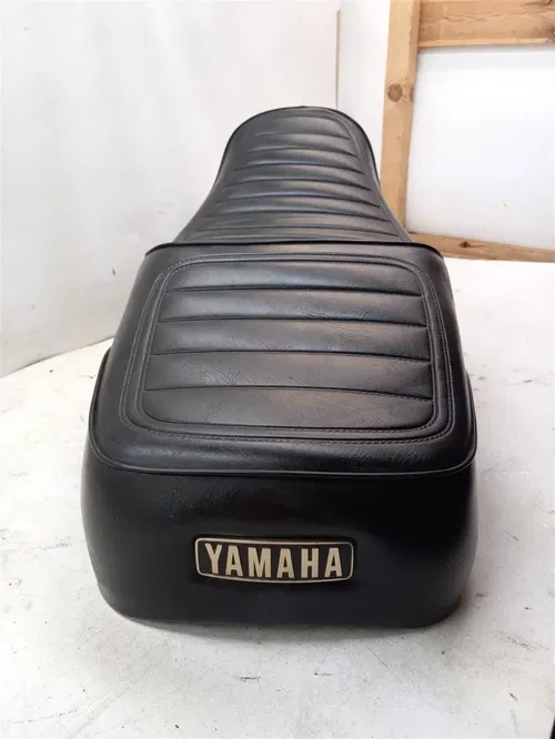 Yamaha Virago XV750 Oem NICE TAKE OFF/NOS LIKE Seat Base Unit 1981 1982