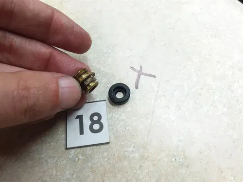 Yamaha XJ650 MAXIM XJ750 Carburetor Choke Plunger Screw #18 1980-1983 UO AP-397