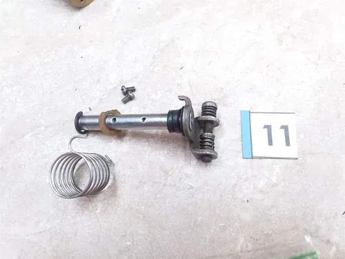 Yamaha XJ650 XJ750 Left Outer Throttle Shaft Carb 1980 1982 1983 #11 UO AP-378