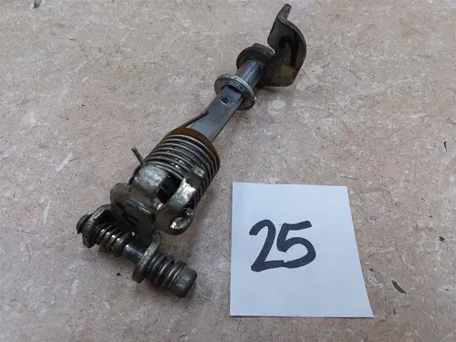 Yamaha XJ1100 Maxim Carburetor Right Hand INSIDE Throttle Shaft #25 1982 AP-273