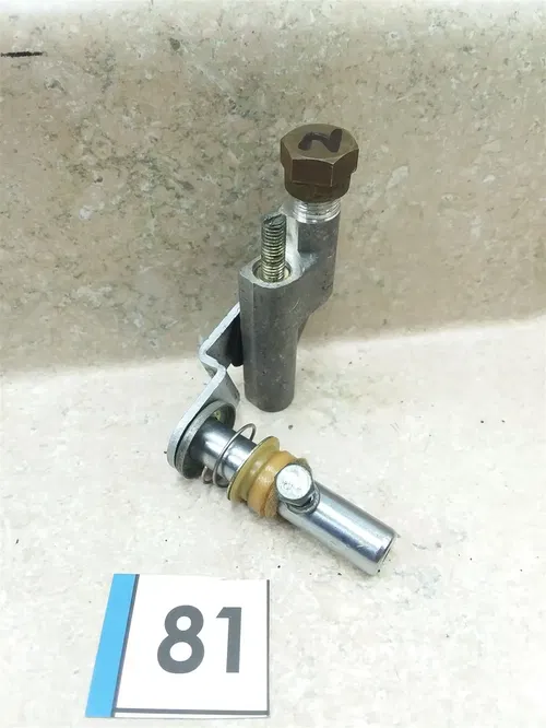 Honda CB550-K Carb LEFT Hand Inside Body Throttle Shaft 1974 1975 #81 UO AP-356