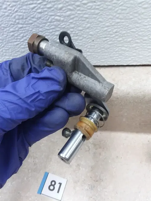 Honda CB550-K Carb LEFT Hand Inside Body Throttle Shaft 1974 1975 #81 UO AP-356