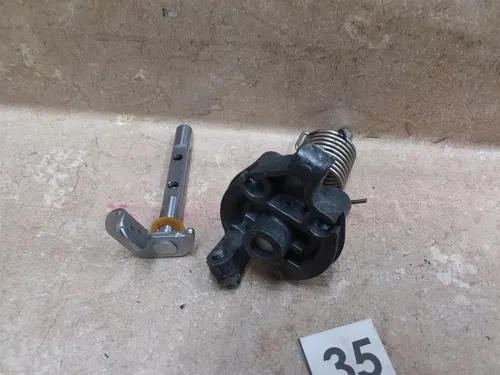 Kawasaki KZ400-H LTD V60A Carb Right Left Throttle Shaft Set 1979 #35 UO AP-405