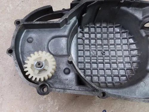 Yamaha 400 RD RD400 Engine Clutch Cover 1970s AP-235 #9