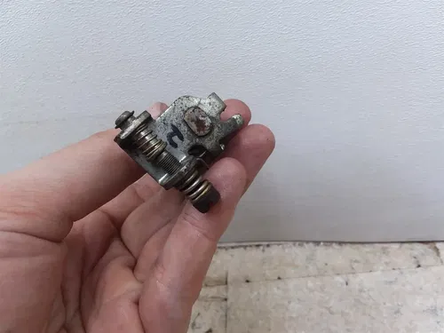 Yamaha XJ1100 Maxim Carb Left Inside Throttle Shaft #45 1982 1983 UO AP-390