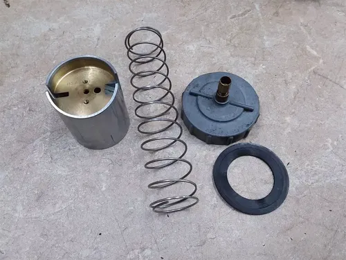 Yamaha YZ400 Engine Carburetor Carb Top Cover Spring Hardware 1977 PA AP-429