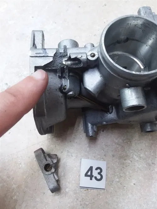 Yamaha FZR1000 Carburetor RIGHT Outside Body 1987 1988 SA #43 SA AP-369