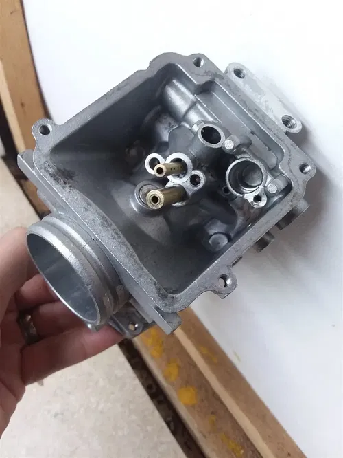 Yamaha FZR1000 Carburetor LEFT Outside Body 1987 1988 SA #40 SA AP-369