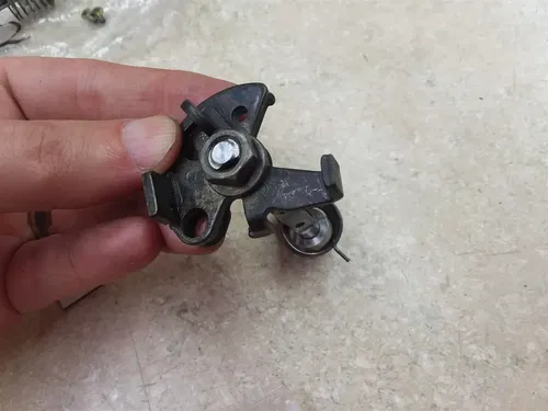 Yamaha XJ550 MAXIM SECA Carb RIGHT Inside Throttle Shaft #28 SA AP-381