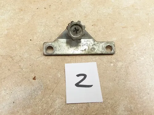 Yamaha XJ1100 Maxim Carb Carburetor Knob Adjuster Bracket #2 1982 AP-273