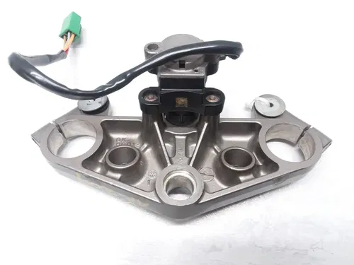SUZUKI VX-800 1990 VX800 TOP TRIPLE TREE FORK CLAMP & IGNITION SWITCH PA AP-209