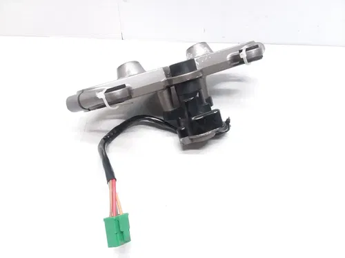 SUZUKI VX-800 1990 VX800 TOP TRIPLE TREE FORK CLAMP & IGNITION SWITCH PA AP-209