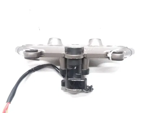SUZUKI VX-800 1990 VX800 TOP TRIPLE TREE FORK CLAMP & IGNITION SWITCH PA AP-209