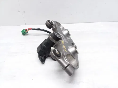 SUZUKI VX-800 1990 VX800 TOP TRIPLE TREE FORK CLAMP & IGNITION SWITCH PA AP-209