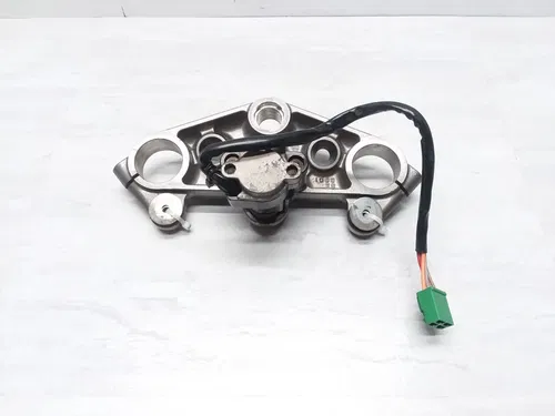 SUZUKI VX-800 1990 VX800 TOP TRIPLE TREE FORK CLAMP & IGNITION SWITCH PA AP-209
