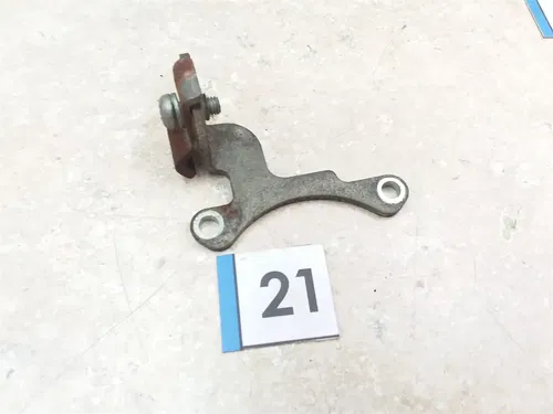 Yamaha XJ550 MAXIM SECA 1981 1982 1983 Carburetor Top Bracket #21 SA AP-381