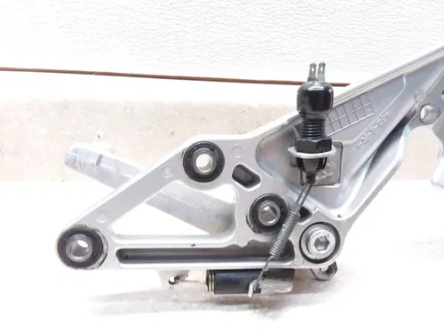1995 Suzuki GSXR 1100 Right Front Footrest Mount Bracket GSXR1100-W PA AP-304