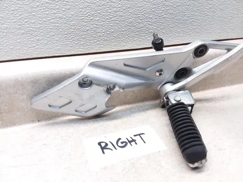 1995 Suzuki GSXR 1100 Right Front Footrest Mount Bracket GSXR1100-W PA AP-304