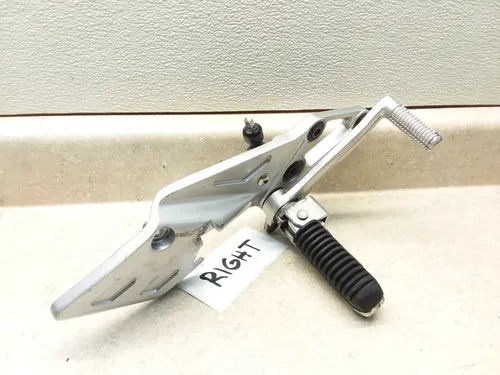 1995 Suzuki GSXR 1100 Right Front Footrest Mount Bracket GSXR1100-W PA AP-304