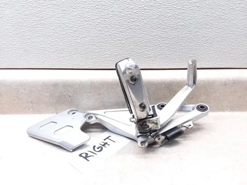 1995 Suzuki GSXR 1100 Right Front Footrest Mount Bracket GSXR1100-W PA AP-304