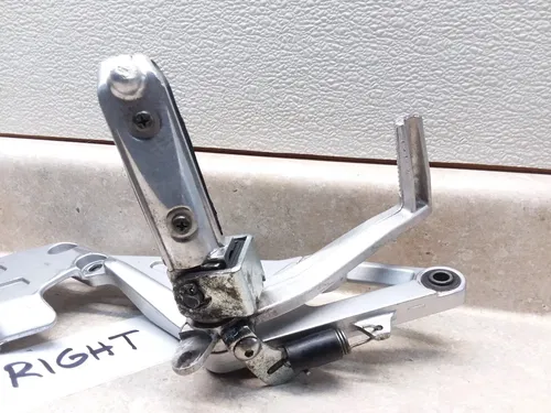 1995 Suzuki GSXR 1100 Right Front Footrest Mount Bracket GSXR1100-W PA AP-304
