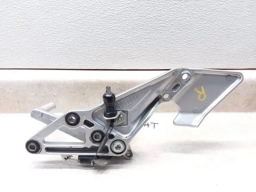 1995 Suzuki GSXR 1100 Right Front Footrest Mount Bracket GSXR1100-W PA AP-304