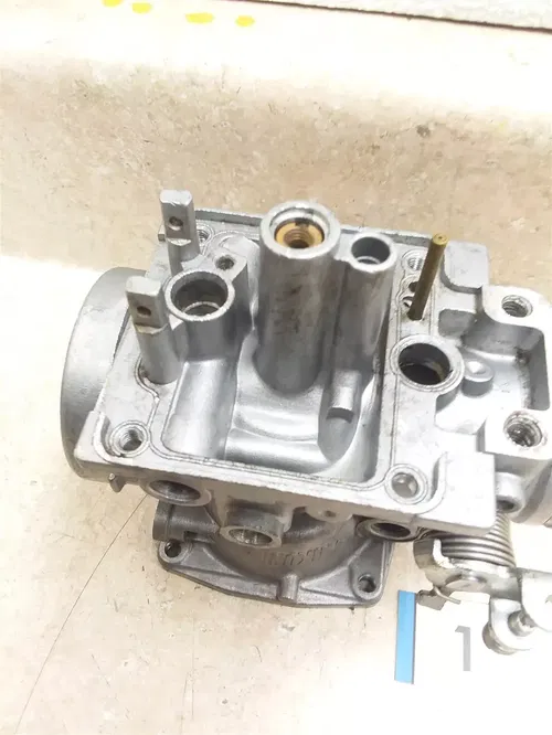 Yamaha MAXIM X XJ700-X Carburetor LEFT Hand Outside Body 1985 1986 #1 UO AP-350