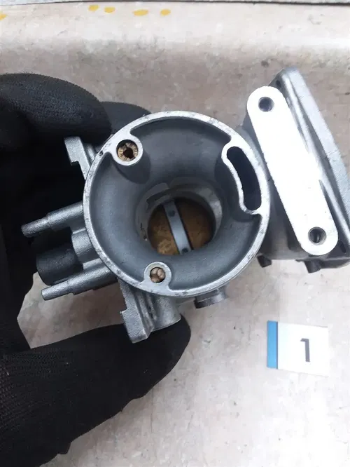 Yamaha MAXIM X XJ700-X Carburetor LEFT Hand Outside Body 1985 1986 #1 UO AP-350