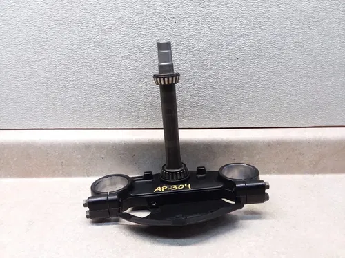 1995 Suzuki GSXR 1100 Steering Head Lower Fork Clamp Bridge GSXR1100W PA AP-304