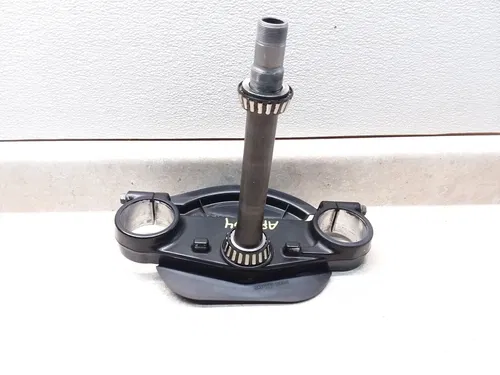 1995 Suzuki GSXR 1100 Steering Head Lower Fork Clamp Bridge GSXR1100W PA AP-304
